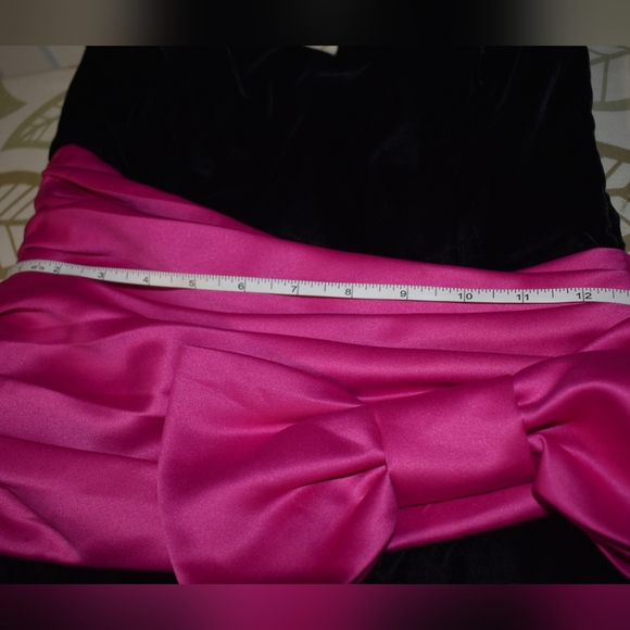 Betsey Johnson Black Strapless Dress with Pink Bow - Picture 4 of 5